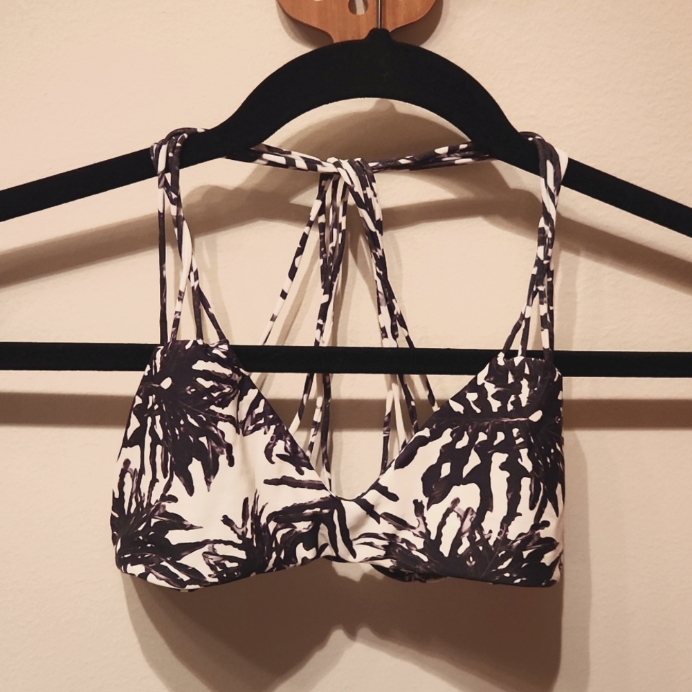 Mikoh Banyans swim top size MED